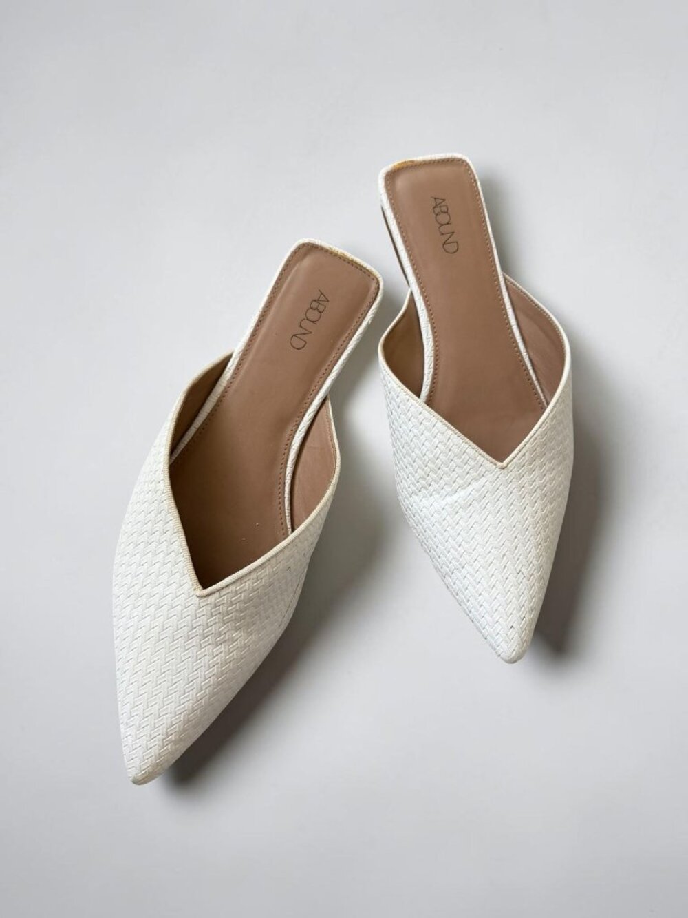 ABOUND White Mules Flats Size 9 Womens Shoes
